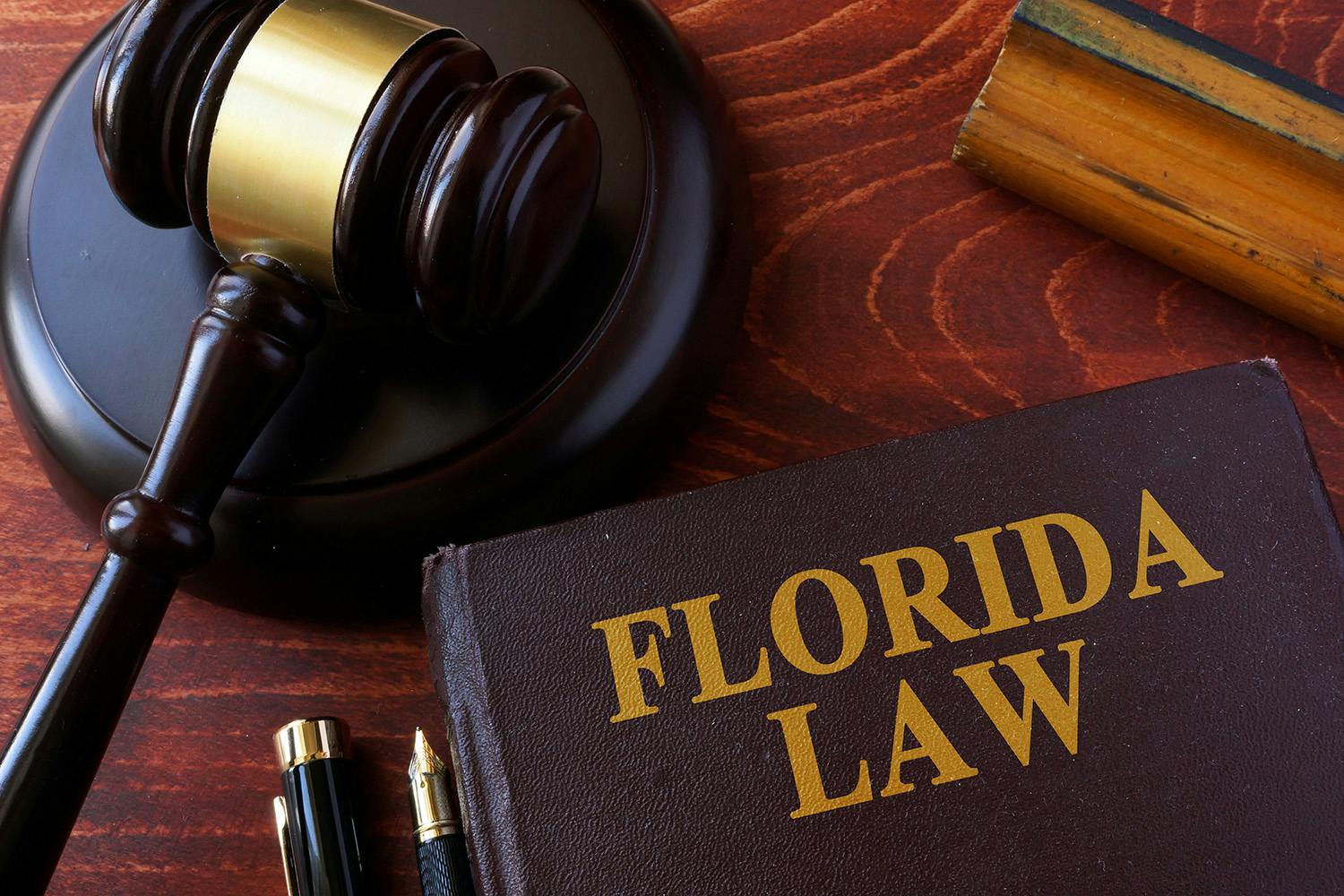 Florida legal book with gavel on delta 8 THC in Florida